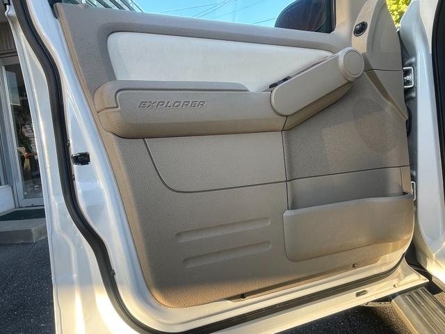 エクスプローラー V8エディーバウアー 社外ナビ/バックモニター/サンルーフ/革シート/パワーシート/ヒッチメンバー/ルーレール/(24枚目)