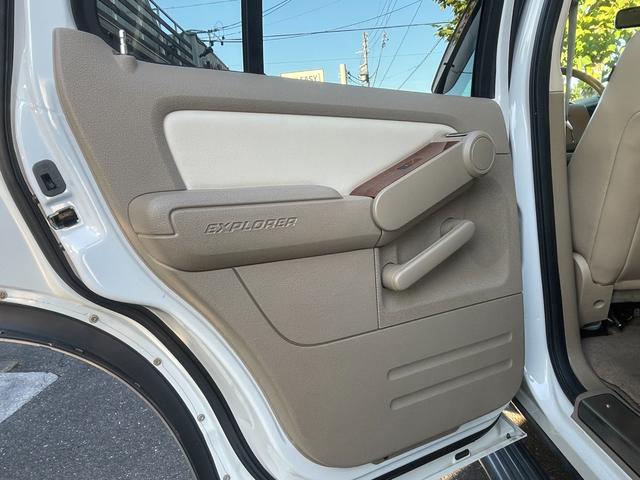 エクスプローラー V8エディーバウアー 社外ナビ/バックモニター/サンルーフ/革シート/パワーシート/ヒッチメンバー/ルーレール/(39枚目)