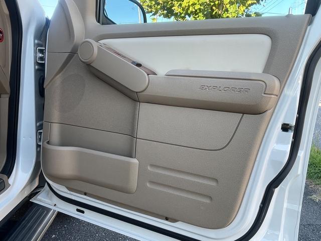 エクスプローラー V8エディーバウアー 社外ナビ/バックモニター/サンルーフ/革シート/パワーシート/ヒッチメンバー/ルーレール/(42枚目)