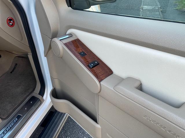 エクスプローラー V8エディーバウアー 社外ナビ/バックモニター/サンルーフ/革シート/パワーシート/ヒッチメンバー/ルーレール/(43枚目)