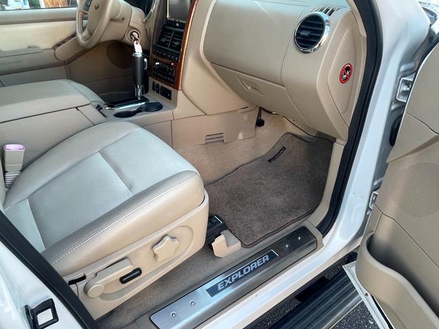 エクスプローラー V8エディーバウアー 社外ナビ/バックモニター/サンルーフ/革シート/パワーシート/ヒッチメンバー/ルーレール/(44枚目)