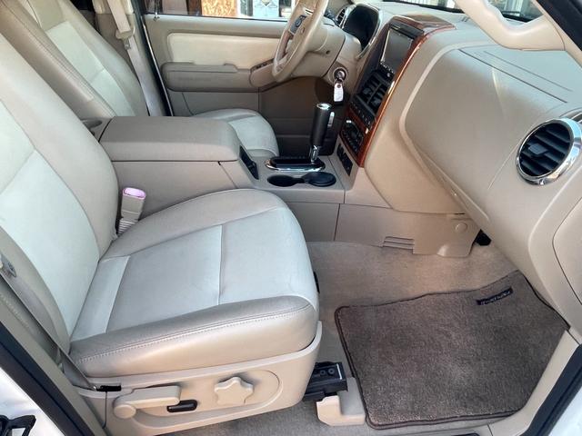 エクスプローラー V8エディーバウアー 社外ナビ/バックモニター/サンルーフ/革シート/パワーシート/ヒッチメンバー/ルーレール/(45枚目)