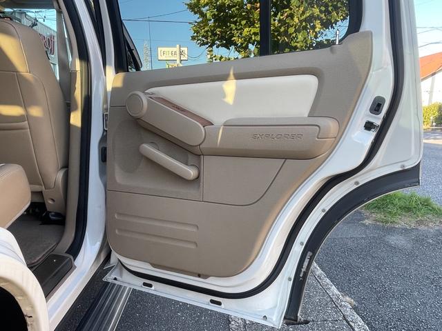 エクスプローラー V8エディーバウアー 社外ナビ/バックモニター/サンルーフ/革シート/パワーシート/ヒッチメンバー/ルーレール/(49枚目)