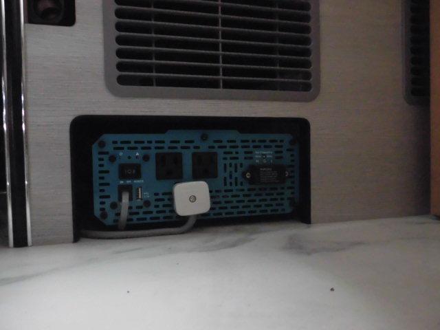 NV200バネットバン GX リンエイ キャンピングカー8ナンバー ソーラーパネル インバーター 10インチナビTV シンク 冷蔵庫 電子レンジ Fヒーター ABS バックカメラ パワーウィンドウ デジタルインナーミラードラレコ(30枚目)