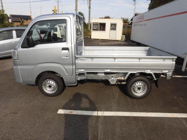 ハイゼットトラック スタンダードSAIIIt スマートアシスト クリアランスソナー CVT車 アイドリングストップ エアコン パワステ ラジオ 届出済未使用車 禁煙車 オートライト Wエアバッグ ABS(6枚目)