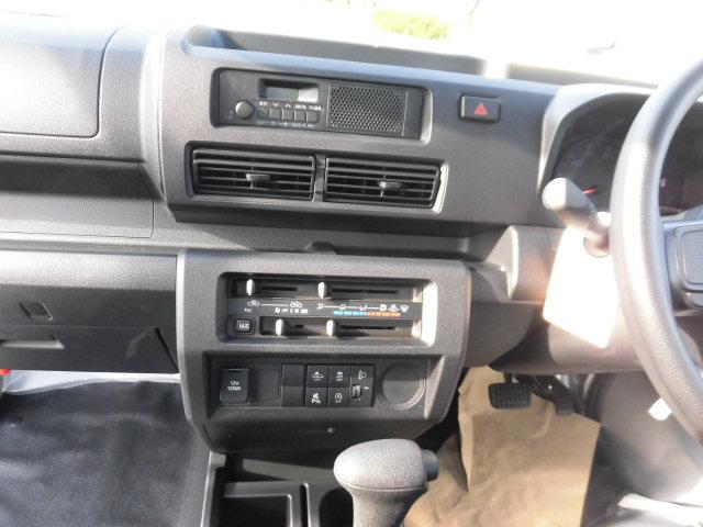 ハイゼットトラック スタンダードSAIIIt スマートアシスト クリアランスソナー CVT車 アイドリングストップ エアコン パワステ ラジオ 届出済未使用車 禁煙車 オートライト Wエアバッグ ABS(13枚目)