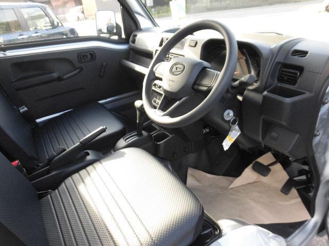 ハイゼットトラック スタンダードSAIIIt スマートアシスト クリアランスソナー CVT車 アイドリングストップ エアコン パワステ ラジオ 届出済未使用車 禁煙車 オートライト Wエアバッグ ABS(14枚目)