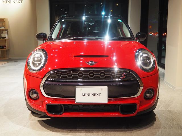 ＭＩＮＩ クーパーＳ　ワンオーナー　禁煙車　アダプティブクルーズコントロール　リヤビューカメラ　スポーツシート　純正アロイホイール　純正ナビ　障害物センサー　ルームミラー内蔵型ＥＴＣ２．０（2枚目）