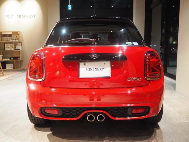 ＭＩＮＩ クーパーＳ　ワンオーナー　禁煙車　アダプティブクルーズコントロール　リヤビューカメラ　スポーツシート　純正アロイホイール　純正ナビ　障害物センサー　ルームミラー内蔵型ＥＴＣ２．０（3枚目）