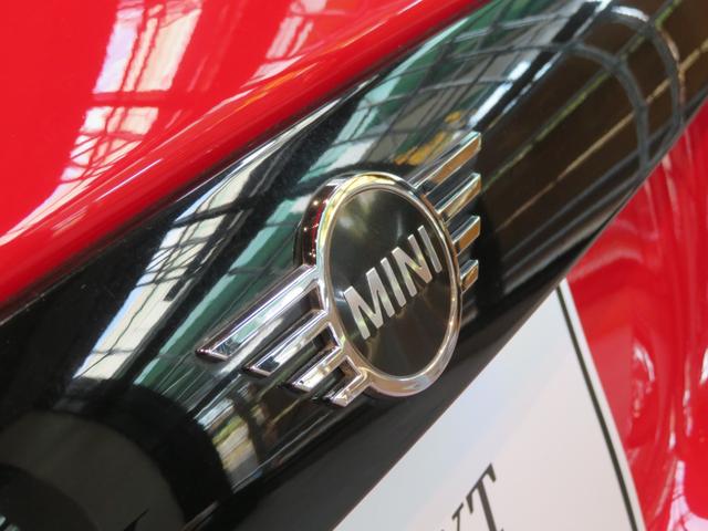 ＭＩＮＩ クーパーＳ　ワンオーナー　禁煙車　アダプティブクルーズコントロール　リヤビューカメラ　スポーツシート　純正アロイホイール　純正ナビ　障害物センサー　ルームミラー内蔵型ＥＴＣ２．０（12枚目）
