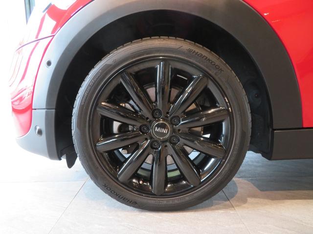 ＭＩＮＩ クーパーＳ　ワンオーナー　禁煙車　アダプティブクルーズコントロール　リヤビューカメラ　スポーツシート　純正アロイホイール　純正ナビ　障害物センサー　ルームミラー内蔵型ＥＴＣ２．０（15枚目）