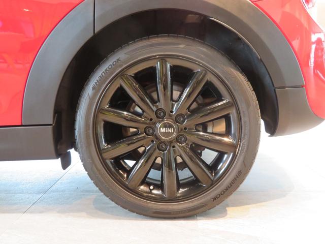 ＭＩＮＩ クーパーＳ　ワンオーナー　禁煙車　アダプティブクルーズコントロール　リヤビューカメラ　スポーツシート　純正アロイホイール　純正ナビ　障害物センサー　ルームミラー内蔵型ＥＴＣ２．０（18枚目）