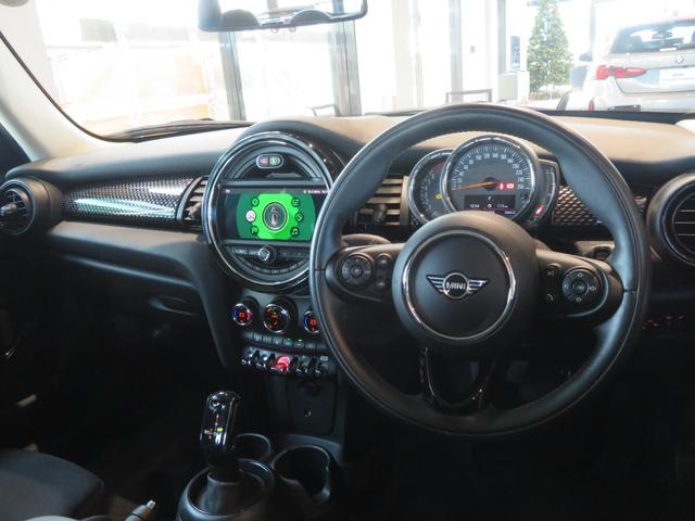 ＭＩＮＩ クーパーＳ　ワンオーナー　禁煙車　アダプティブクルーズコントロール　リヤビューカメラ　スポーツシート　純正アロイホイール　純正ナビ　障害物センサー　ルームミラー内蔵型ＥＴＣ２．０（25枚目）