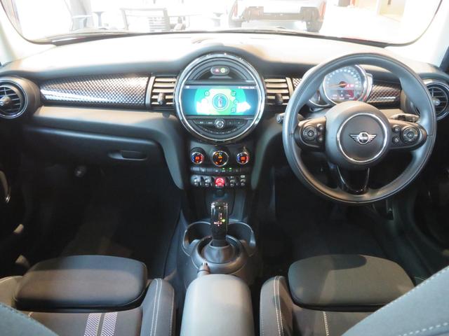 ＭＩＮＩ クーパーＳ　ワンオーナー　禁煙車　アダプティブクルーズコントロール　リヤビューカメラ　スポーツシート　純正アロイホイール　純正ナビ　障害物センサー　ルームミラー内蔵型ＥＴＣ２．０（26枚目）