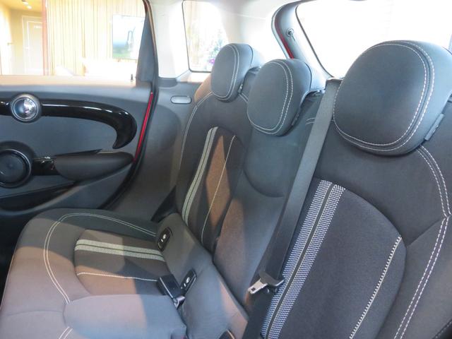 ＭＩＮＩ クーパーＳ　ワンオーナー　禁煙車　アダプティブクルーズコントロール　リヤビューカメラ　スポーツシート　純正アロイホイール　純正ナビ　障害物センサー　ルームミラー内蔵型ＥＴＣ２．０（28枚目）