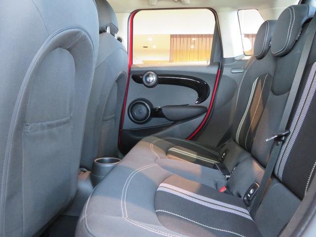 ＭＩＮＩ クーパーＳ　ワンオーナー　禁煙車　アダプティブクルーズコントロール　リヤビューカメラ　スポーツシート　純正アロイホイール　純正ナビ　障害物センサー　ルームミラー内蔵型ＥＴＣ２．０（29枚目）
