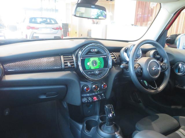 ＭＩＮＩ クーパーＳ　ワンオーナー　禁煙車　アダプティブクルーズコントロール　リヤビューカメラ　スポーツシート　純正アロイホイール　純正ナビ　障害物センサー　ルームミラー内蔵型ＥＴＣ２．０（31枚目）