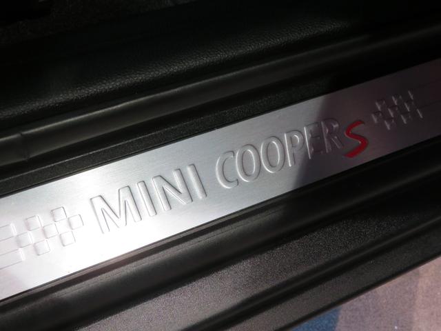 ＭＩＮＩ クーパーＳ　ワンオーナー　禁煙車　アダプティブクルーズコントロール　リヤビューカメラ　スポーツシート　純正アロイホイール　純正ナビ　障害物センサー　ルームミラー内蔵型ＥＴＣ２．０（52枚目）
