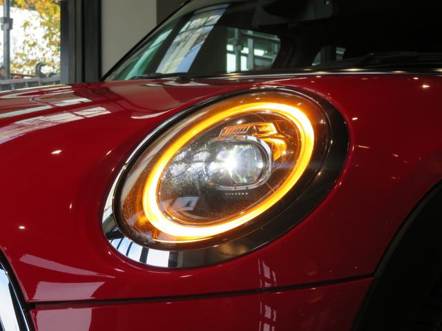 ＭＩＮＩ クーパーＳ　ワンオーナー　禁煙車　アダプティブクルーズコントロール　リヤビューカメラ　スポーツシート　純正アロイホイール　純正ナビ　障害物センサー　ルームミラー内蔵型ＥＴＣ２．０（54枚目）