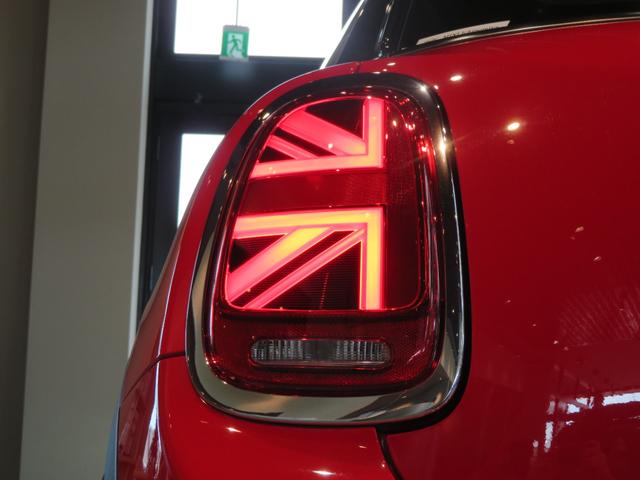 ＭＩＮＩ クーパーＳ　ワンオーナー　禁煙車　アダプティブクルーズコントロール　リヤビューカメラ　スポーツシート　純正アロイホイール　純正ナビ　障害物センサー　ルームミラー内蔵型ＥＴＣ２．０（56枚目）