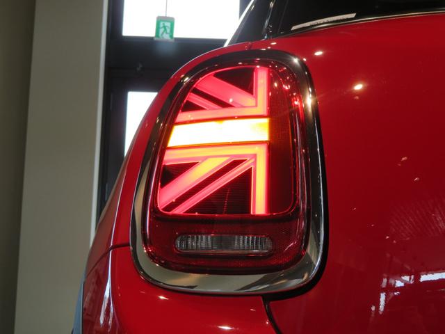 ＭＩＮＩ クーパーＳ　ワンオーナー　禁煙車　アダプティブクルーズコントロール　リヤビューカメラ　スポーツシート　純正アロイホイール　純正ナビ　障害物センサー　ルームミラー内蔵型ＥＴＣ２．０（57枚目）