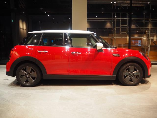 ＭＩＮＩ 　ワンオーナー　禁煙車　純正ドライブレコーダー　リヤビューカメラ　パーキングアシスト　シートヒーター　障害物センサー　Ａｐｐｌｅ　ＣａｒＰｌａｙ　アダプティブクルーズコントロール（5枚目）