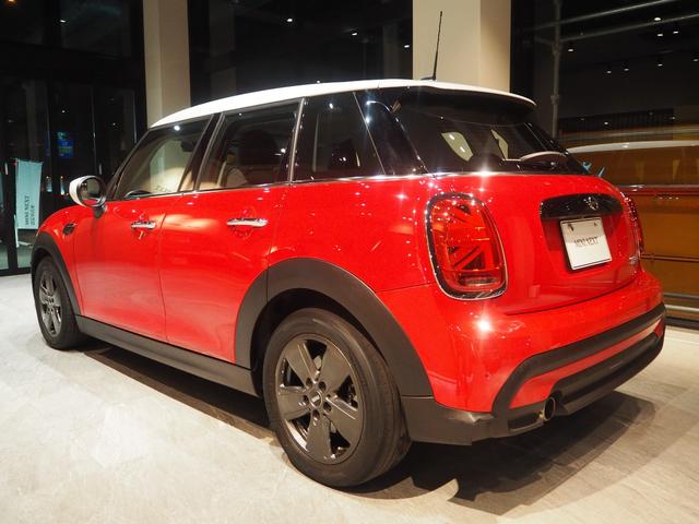 ＭＩＮＩ 　ワンオーナー　禁煙車　純正ドライブレコーダー　リヤビューカメラ　パーキングアシスト　シートヒーター　障害物センサー　Ａｐｐｌｅ　ＣａｒＰｌａｙ　アダプティブクルーズコントロール（8枚目）