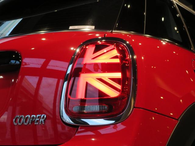 ＭＩＮＩ 　ワンオーナー　禁煙車　純正ドライブレコーダー　リヤビューカメラ　パーキングアシスト　シートヒーター　障害物センサー　Ａｐｐｌｅ　ＣａｒＰｌａｙ　アダプティブクルーズコントロール（12枚目）