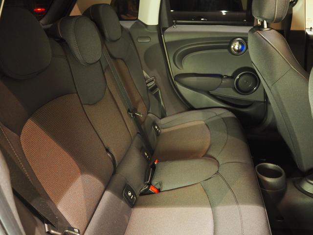 ＭＩＮＩ クーパー　フロントフォグランプ　純正ＨＤＤナビ　バックカメラ　ＬＥＤヘッドライト　衝突被害軽減ブレーキ　パーキングアシスト　禁煙車　ＥＴＣ（31枚目）