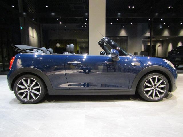 ＭＩＮＩ クーパー　コンバーチブル　純正ＨＤＤナビ　バックモニター　テレビチューナー付き　１７インチ純正ホイール　ｂｌｕｅｔｏｏｔｈ　禁煙車　ＬＥＤヘッドライト（5枚目）