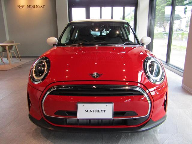 ＭＩＮＩ クーパーＤ　クラシック・トリム　ディーゼル車両　アップルカープレイ　バックモニター　ＬＥＤヘッドライト　衝突被害軽減ブレーキ　パーキングアシスト　レーンキープアシスト　ドラレコ前後タイプ　前後センサー付（2枚目）