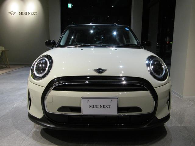 ＭＩＮＩ クーパー　クラシック・トリム　シートカバー（ブラック）　純正ナビゲーション　バックモニター　衝突被害軽減ブレーキ　パーキングアシスト　レーンキープアシスト　ＬＥＤヘッドライト（2枚目）