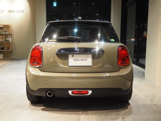ＭＩＮＩ クーパーＤ　ディーゼル車　ワンオーナー　禁煙車　純正ナビ　リヤビューカメラ　パーキングアシスト　障害物センサー　オートライト　　ボンネットストライプ　フロントフォグランプ　純正アルミホイール（3枚目）