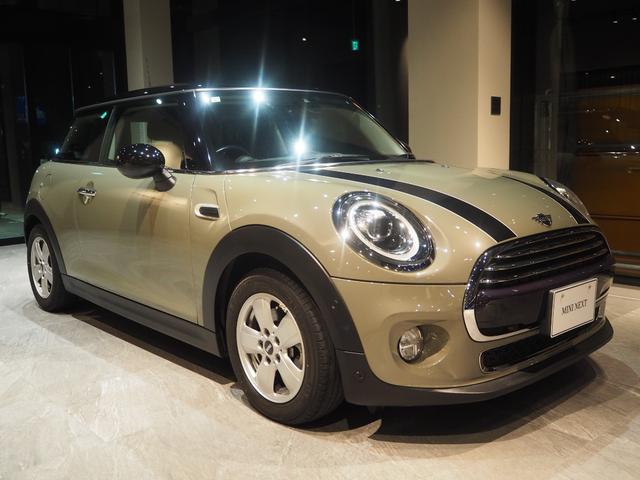 ＭＩＮＩ クーパーＤ　ディーゼル車　ワンオーナー　禁煙車　純正ナビ　リヤビューカメラ　パーキングアシスト　障害物センサー　オートライト　　ボンネットストライプ　フロントフォグランプ　純正アルミホイール（4枚目）