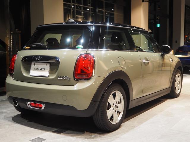 ＭＩＮＩ クーパーＤ　ディーゼル車　ワンオーナー　禁煙車　純正ナビ　リヤビューカメラ　パーキングアシスト　障害物センサー　オートライト　　ボンネットストライプ　フロントフォグランプ　純正アルミホイール（7枚目）