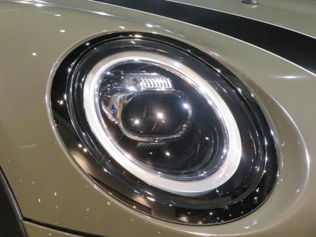 ＭＩＮＩ クーパーＤ　ディーゼル車　ワンオーナー　禁煙車　純正ナビ　リヤビューカメラ　パーキングアシスト　障害物センサー　オートライト　　ボンネットストライプ　フロントフォグランプ　純正アルミホイール（10枚目）