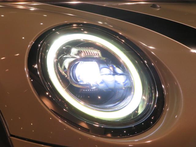 ＭＩＮＩ クーパーＤ　ディーゼル車　ワンオーナー　禁煙車　純正ナビ　リヤビューカメラ　パーキングアシスト　障害物センサー　オートライト　　ボンネットストライプ　フロントフォグランプ　純正アルミホイール（11枚目）