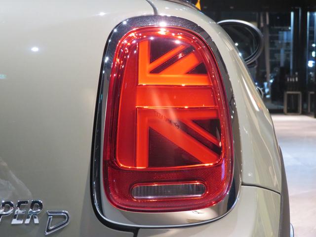 ＭＩＮＩ クーパーＤ　ディーゼル車　ワンオーナー　禁煙車　純正ナビ　リヤビューカメラ　パーキングアシスト　障害物センサー　オートライト　　ボンネットストライプ　フロントフォグランプ　純正アルミホイール（13枚目）