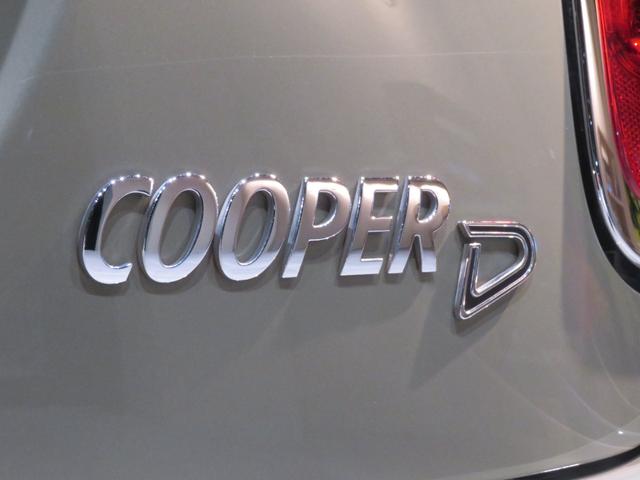 ＭＩＮＩ クーパーＤ　ディーゼル車　ワンオーナー　禁煙車　純正ナビ　リヤビューカメラ　パーキングアシスト　障害物センサー　オートライト　　ボンネットストライプ　フロントフォグランプ　純正アルミホイール（20枚目）