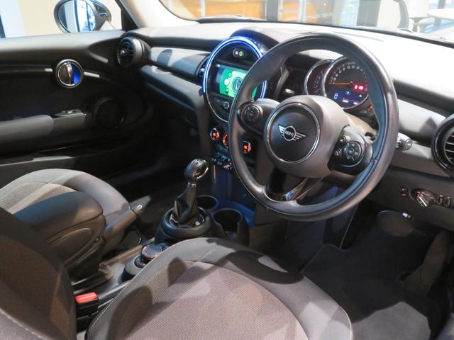 ＭＩＮＩ クーパーＤ　ディーゼル車　ワンオーナー　禁煙車　純正ナビ　リヤビューカメラ　パーキングアシスト　障害物センサー　オートライト　　ボンネットストライプ　フロントフォグランプ　純正アルミホイール（24枚目）