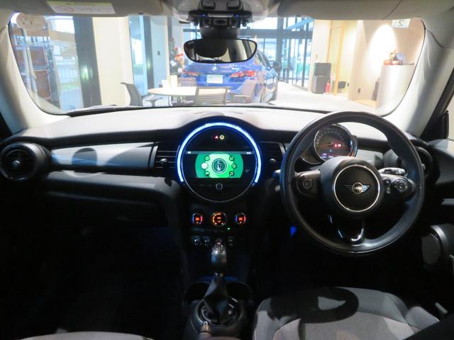 ＭＩＮＩ クーパーＤ　ディーゼル車　ワンオーナー　禁煙車　純正ナビ　リヤビューカメラ　パーキングアシスト　障害物センサー　オートライト　　ボンネットストライプ　フロントフォグランプ　純正アルミホイール（30枚目）