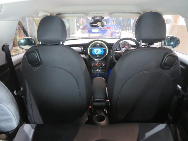 ＭＩＮＩ クーパーＤ　ディーゼル車　ワンオーナー　禁煙車　純正ナビ　リヤビューカメラ　パーキングアシスト　障害物センサー　オートライト　　ボンネットストライプ　フロントフォグランプ　純正アルミホイール（32枚目）