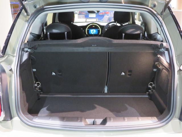 ＭＩＮＩ クーパーＤ　ディーゼル車　ワンオーナー　禁煙車　純正ナビ　リヤビューカメラ　パーキングアシスト　障害物センサー　オートライト　　ボンネットストライプ　フロントフォグランプ　純正アルミホイール（40枚目）