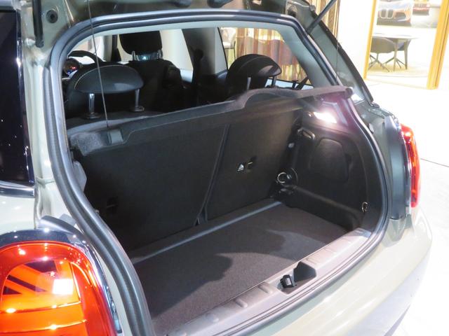 ＭＩＮＩ クーパーＤ　ディーゼル車　ワンオーナー　禁煙車　純正ナビ　リヤビューカメラ　パーキングアシスト　障害物センサー　オートライト　　ボンネットストライプ　フロントフォグランプ　純正アルミホイール（42枚目）
