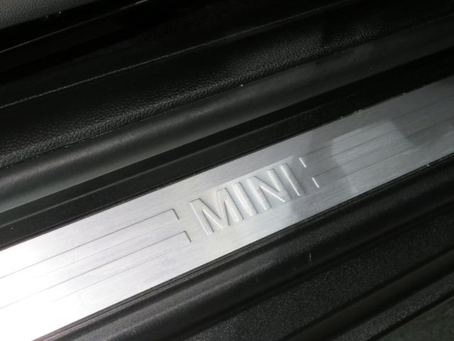 ＭＩＮＩ クーパーＤ　ディーゼル車　ワンオーナー　禁煙車　純正ナビ　リヤビューカメラ　パーキングアシスト　障害物センサー　オートライト　　ボンネットストライプ　フロントフォグランプ　純正アルミホイール（56枚目）