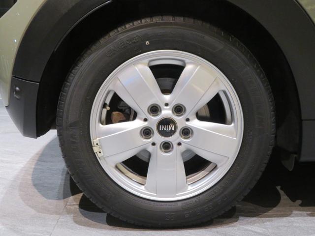 ＭＩＮＩ クーパーＤ　ディーゼル車　ワンオーナー　禁煙車　純正ナビ　リヤビューカメラ　パーキングアシスト　障害物センサー　オートライト　　ボンネットストライプ　フロントフォグランプ　純正アルミホイール（60枚目）