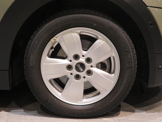 ＭＩＮＩ クーパーＤ　ディーゼル車　ワンオーナー　禁煙車　純正ナビ　リヤビューカメラ　パーキングアシスト　障害物センサー　オートライト　　ボンネットストライプ　フロントフォグランプ　純正アルミホイール（62枚目）