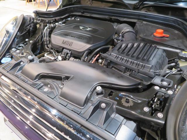 ＭＩＮＩ クーパーＤ　ディーゼル車　ワンオーナー　禁煙車　純正ナビ　リヤビューカメラ　パーキングアシスト　障害物センサー　オートライト　　ボンネットストライプ　フロントフォグランプ　純正アルミホイール（65枚目）