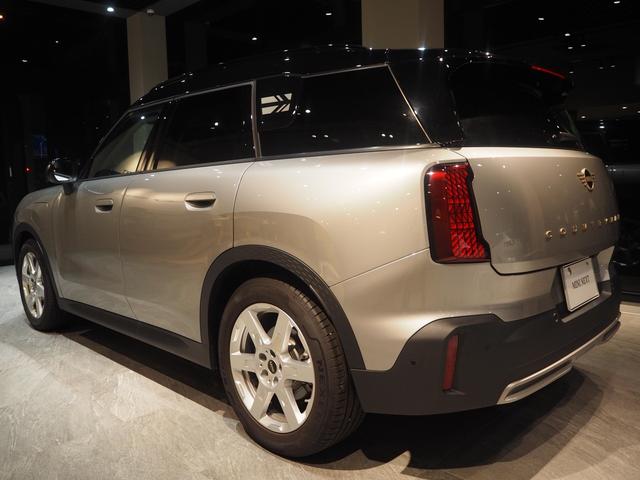 ＭＩＮＩ カントリーマンＥ　クラシック・トリム　ワンオーナー　禁煙車　衝突被害軽減ブレーキ　アダプティブクルーズコントロール　レーンキープアシスト　パーキングアシスト　ドライブレコーダー　シートヒーター　全周囲カメラ（8枚目）