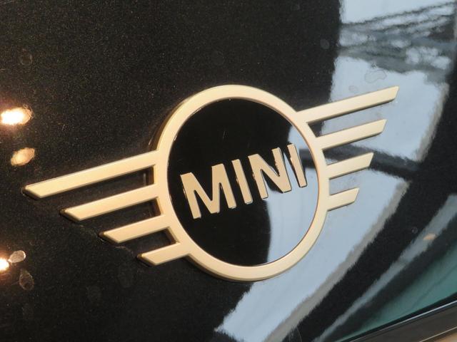 ＭＩＮＩ クーパーＣ　フェイバリット・トリム　１７インチ純正ホイール　ステアリングヒーター　ワンオーナー　禁煙車　アダプティブクルーズコントロール　衝突被害軽減ブレーキ　パーキングアシスト　純正ナビ　バックモニター（10枚目）